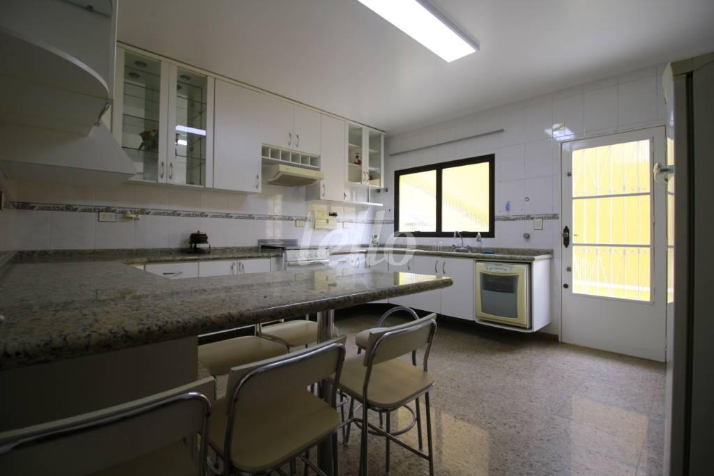 COZINHA de Casa para alugar, sobrado com 600 m², 3 quartos e 8 vagas em Vila Prudente - São Paulo