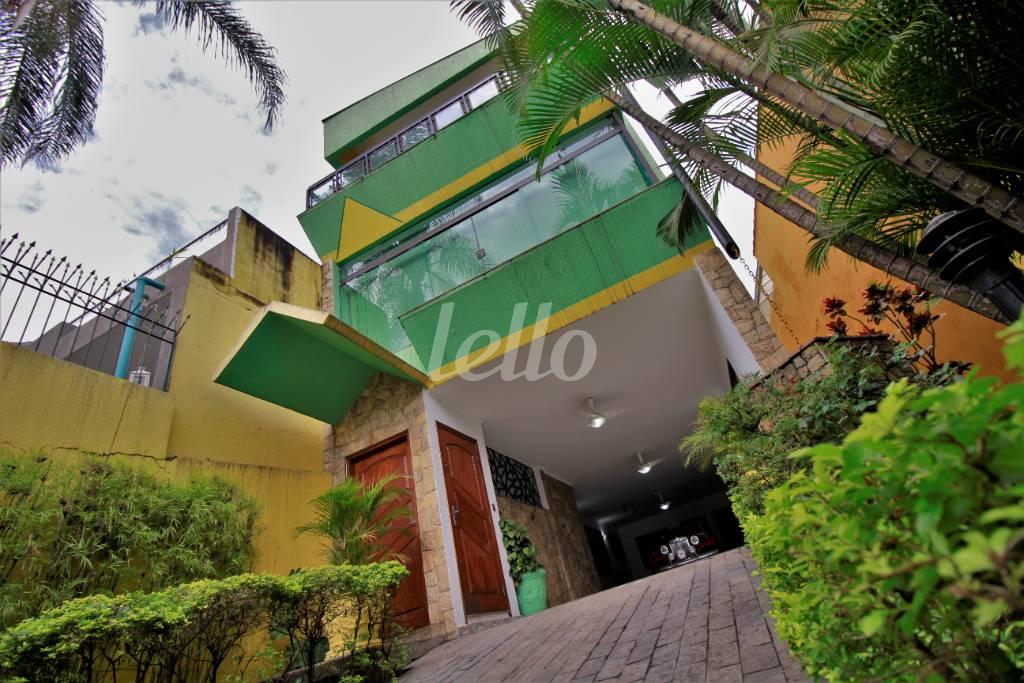 FACHADA de Casa para alugar, sobrado com 600 m², 3 quartos e 8 vagas em Vila Prudente - São Paulo