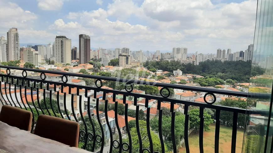 VARANDA de Apartamento à venda, Padrão com 105 m², 2 quartos e 2 vagas em Vila Mariana - São Paulo