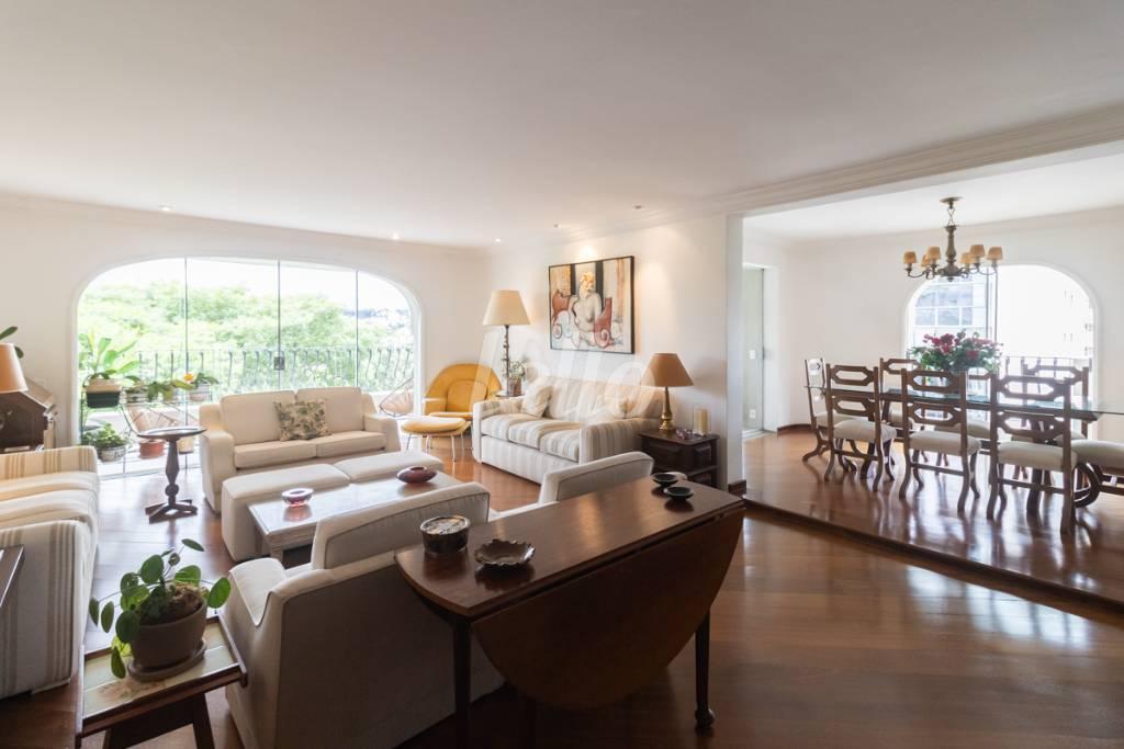 SALA de Apartamento à venda, Padrão com 288 m², 4 quartos e 3 vagas em Alto de Pinheiros - São Paulo