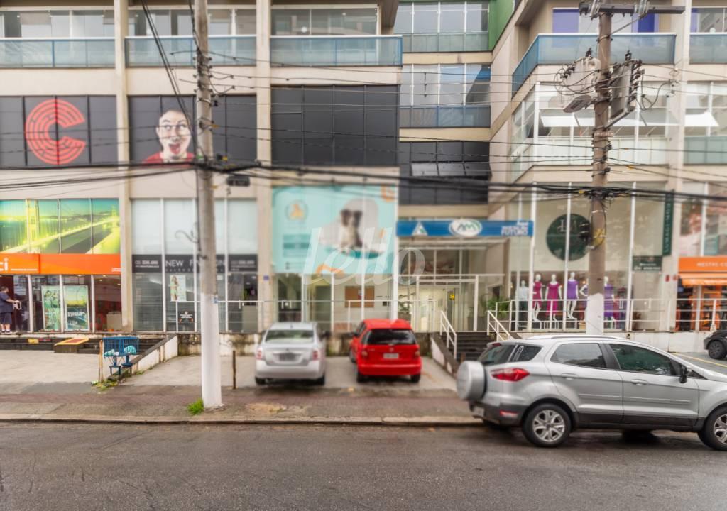 FACHADA de Loja para alugar, Padrão com 60 m², e em Santana - São Paulo