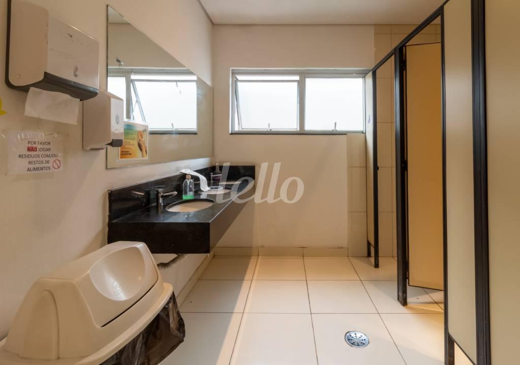 BANHEIRO de Loja para alugar, Padrão com 60 m², e em Santana - São Paulo