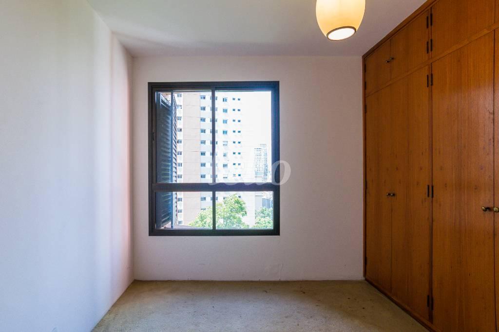 SUITE 1 de Apartamento para alugar, Padrão com 251 m², 4 quartos e 4 vagas em Real Parque - São Paulo