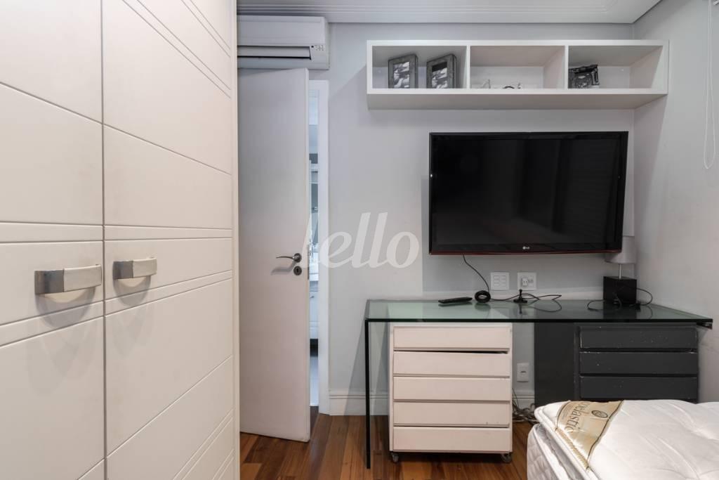 SUITE 2 de Apartamento para alugar, Padrão com 206 m², 3 quartos e 3 vagas em Vila Romana - São Paulo