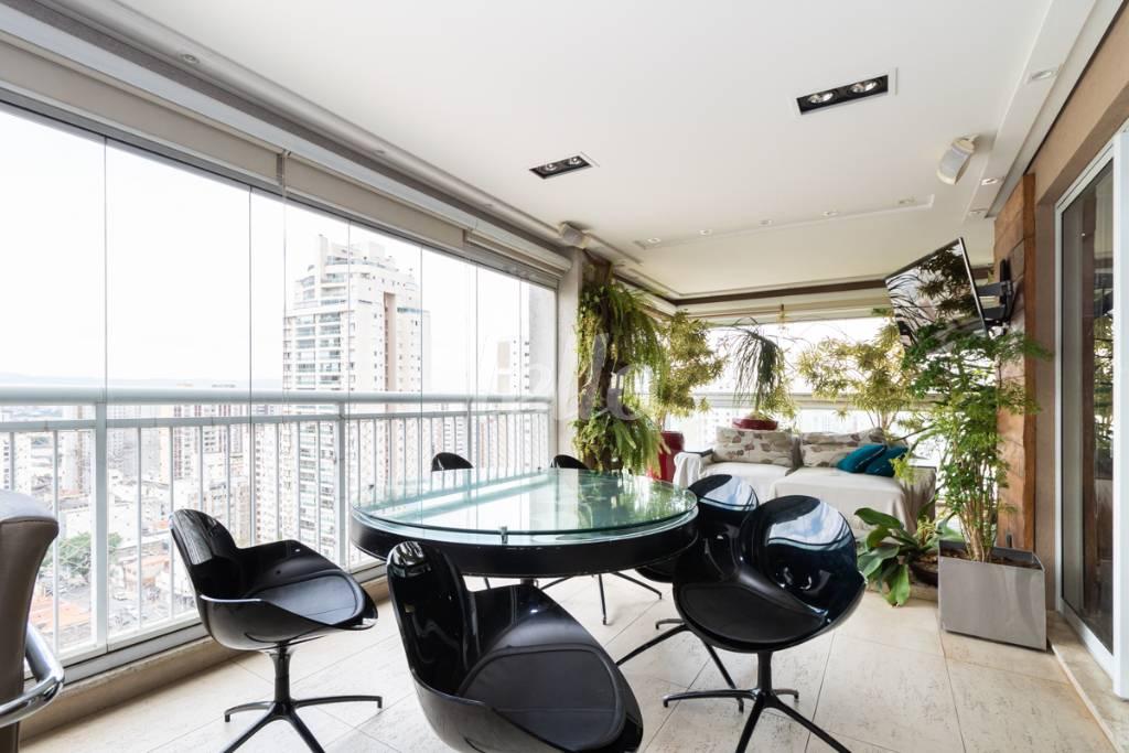 VARANDA GOURMET de Apartamento para alugar, Padrão com 206 m², 3 quartos e 3 vagas em Vila Romana - São Paulo