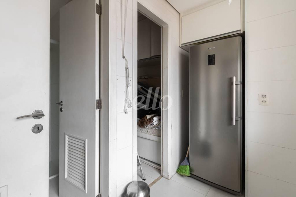 ÁREA DE SERVIÇO de Apartamento para alugar, Padrão com 206 m², 3 quartos e 3 vagas em Vila Romana - São Paulo