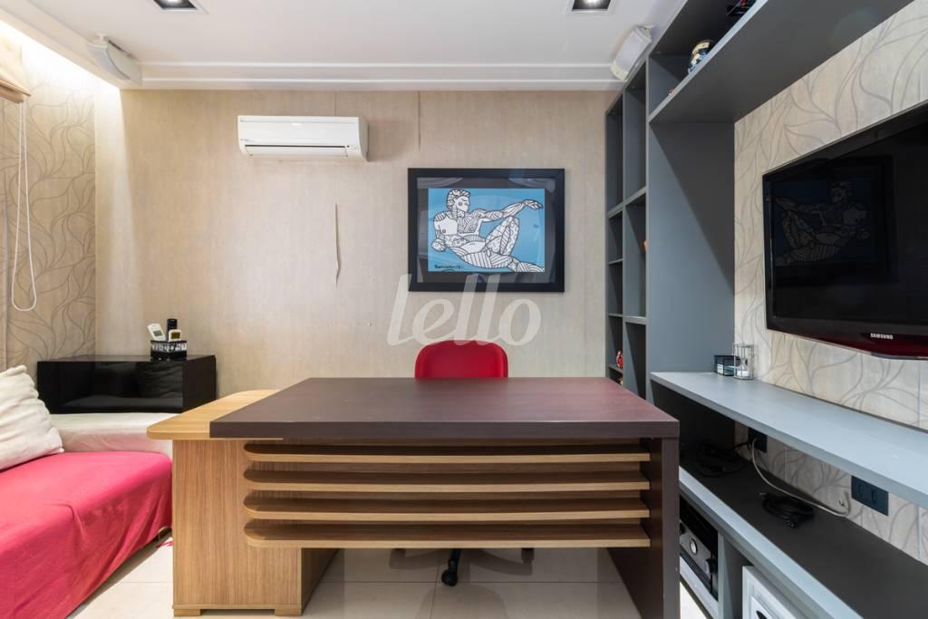DORMITÓRIO 3 de Apartamento para alugar, Padrão com 206 m², 3 quartos e 3 vagas em Vila Romana - São Paulo