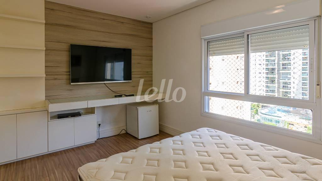 SUITE 1 de Apartamento para alugar, Padrão com 194 m², 4 quartos e 4 vagas em Campo Belo - São Paulo