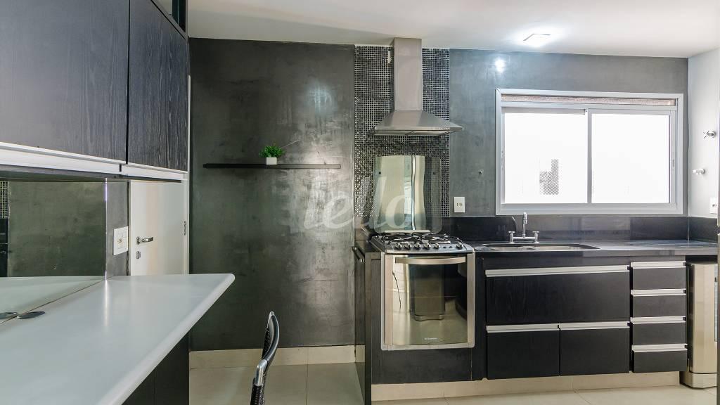 COZINHA de Apartamento para alugar, Padrão com 194 m², 4 quartos e 4 vagas em Campo Belo - São Paulo