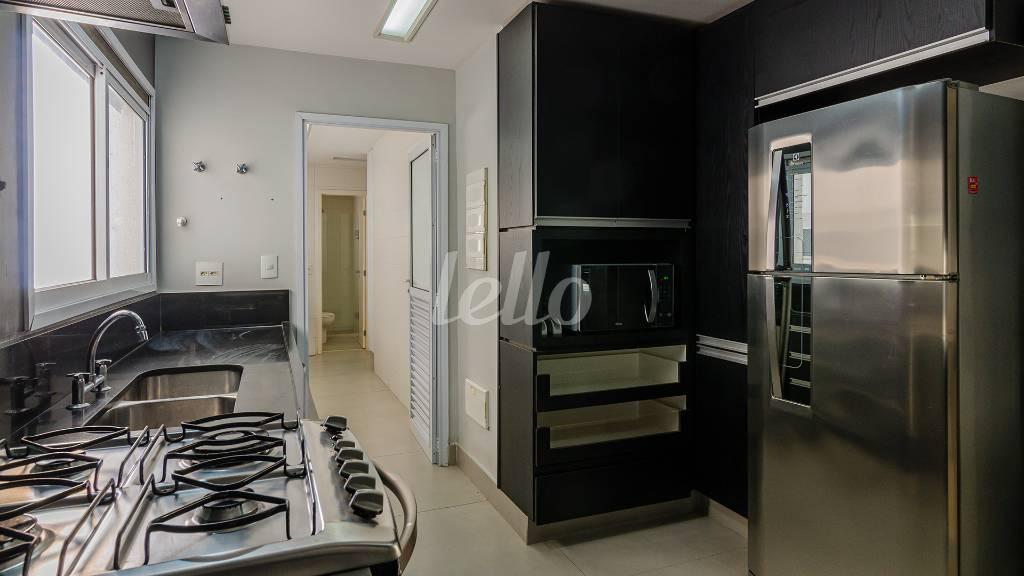 COZINHA de Apartamento para alugar, Padrão com 194 m², 4 quartos e 4 vagas em Campo Belo - São Paulo