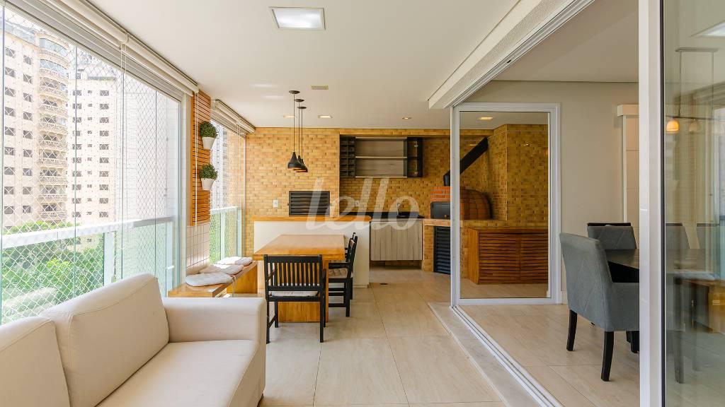 VARANDA GOURMET de Apartamento para alugar, Padrão com 194 m², 4 quartos e 4 vagas em Campo Belo - São Paulo