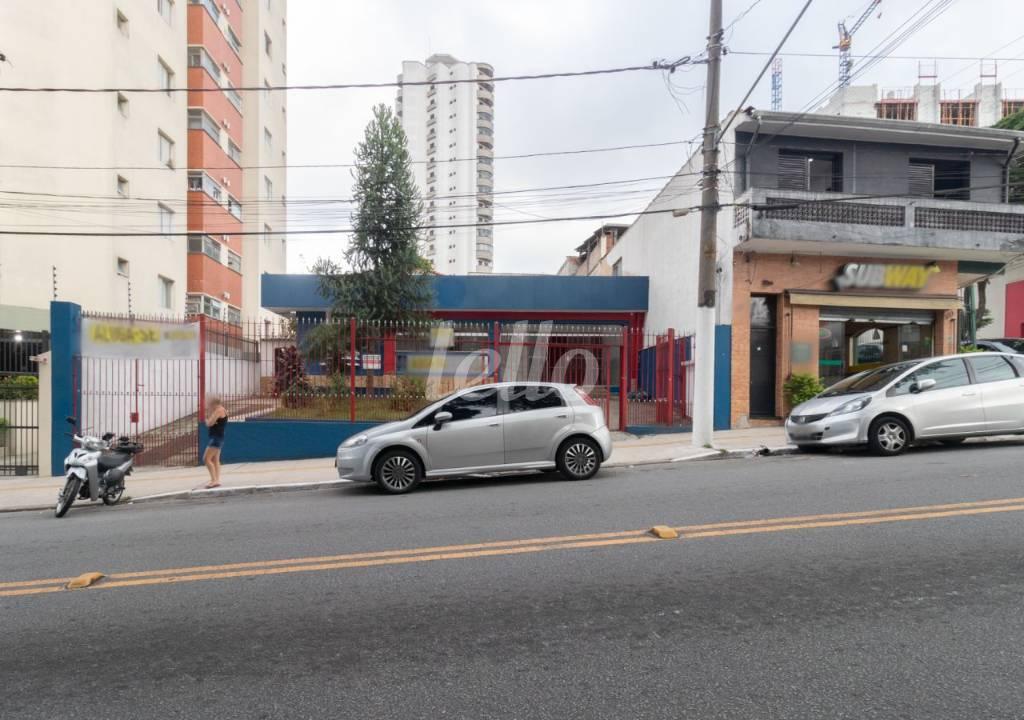FACHADA de Casa para alugar, sobrado com 577 m², e 4 vagas em Vila Matilde - São Paulo