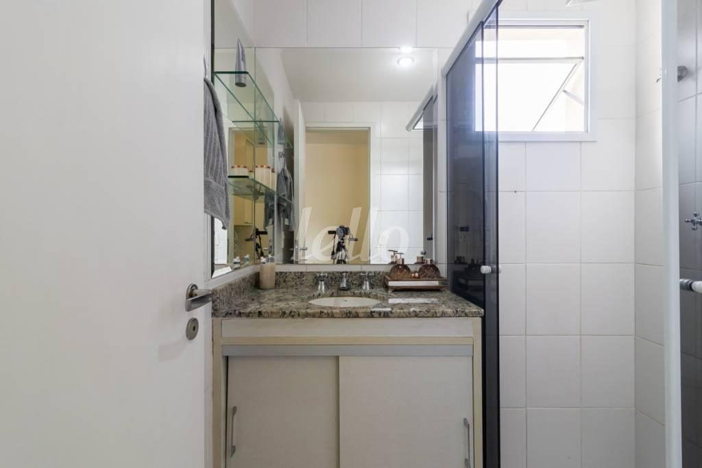 BANHEIRO de Apartamento à venda, Padrão com 29 m², 1 quarto e 1 vaga em Vila Olímpia - São Paulo