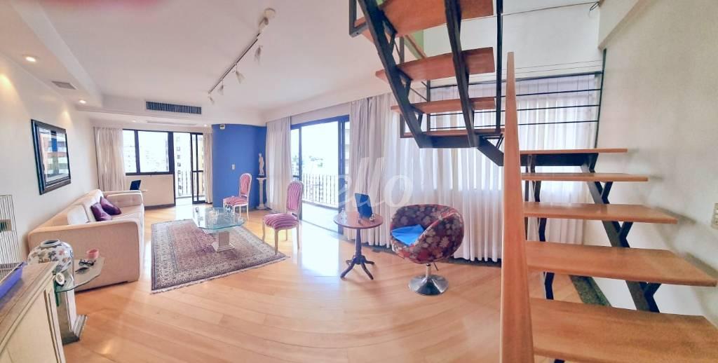 LIVING de Apartamento à venda, Duplex com 313 m², 3 quartos e 4 vagas em Indianópolis - São Paulo