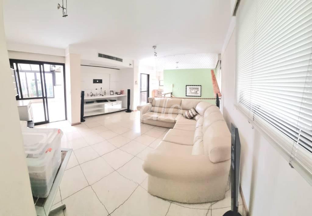 SALA PISO SUPERIOR de Apartamento à venda, Duplex com 313 m², 3 quartos e 4 vagas em Indianópolis - São Paulo