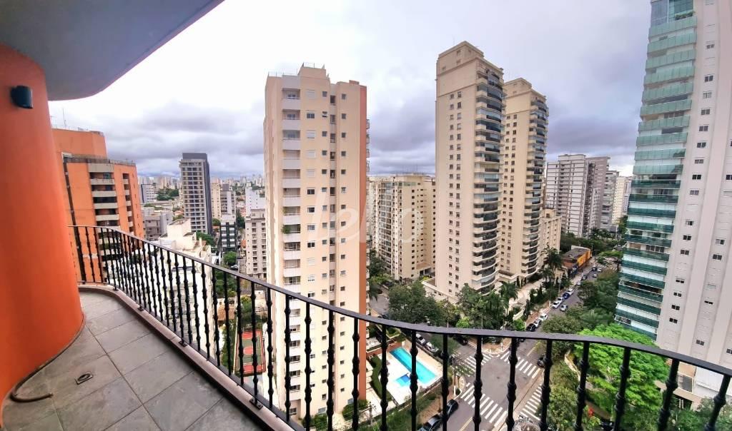VARANDA de Apartamento à venda, Duplex com 313 m², 3 quartos e 4 vagas em Indianópolis - São Paulo