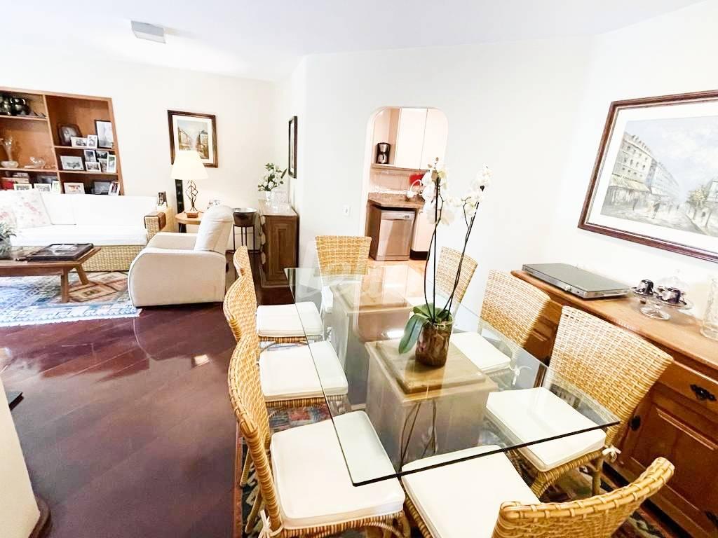 LIVING de Apartamento à venda, Padrão com 118 m², 3 quartos e 2 vagas em Indianópolis - São Paulo