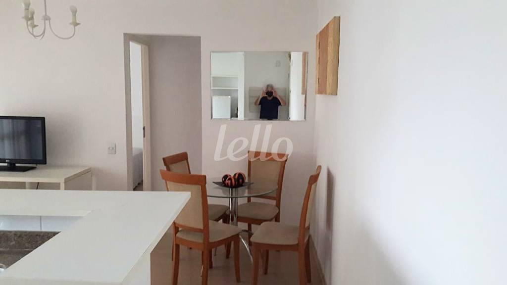 SALA de Apartamento para alugar, Padrão com 40 m², 1 quarto e 1 vaga em Vila Nova Conceição - São Paulo