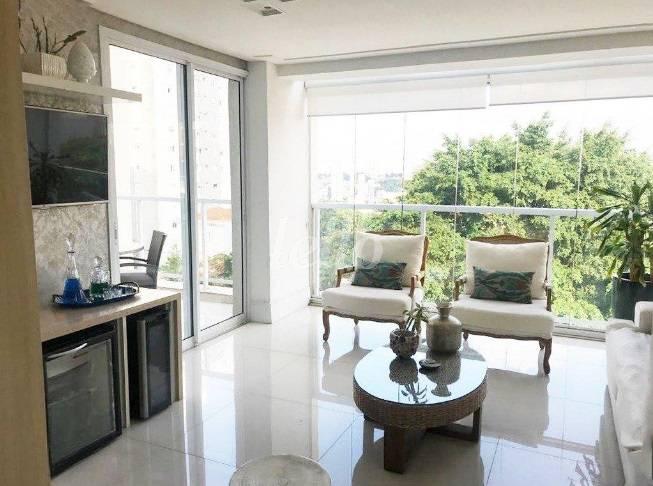 VARANDA INTEGRADA COM LIVING_CLEANUP de Apartamento à venda, Padrão com 230 m², 3 quartos e 4 vagas em Vila Mariana - São Paulo