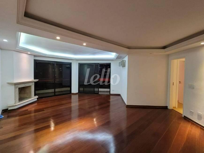SALA de Apartamento para alugar, Padrão com 143 m², 4 quartos e 2 vagas em Itaim Bibi - São Paulo