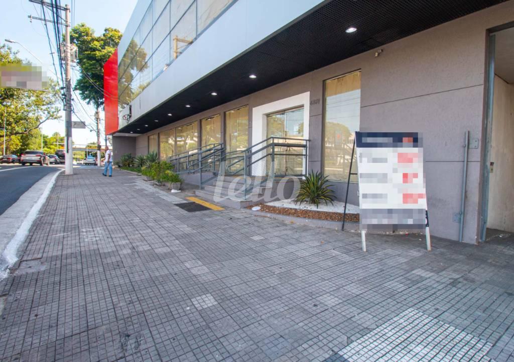 FACHADA de Loja para alugar, Padrão com 1262 m², e em Santo Amaro - São Paulo