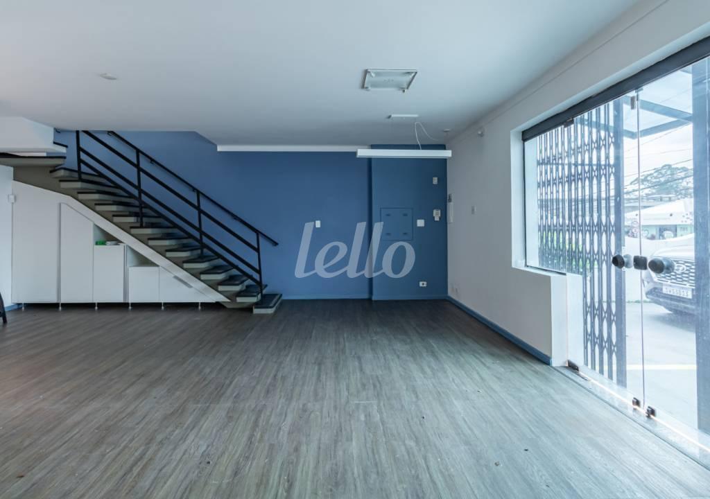 SALA de Casa para alugar, sobrado com 400 m², e 6 vagas em Alto da Lapa - São Paulo