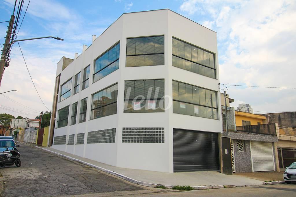 FACHADA de Prédio Comercial para alugar, Monousuário com 600 m², e 10 vagas em Vila Carrão - São Paulo