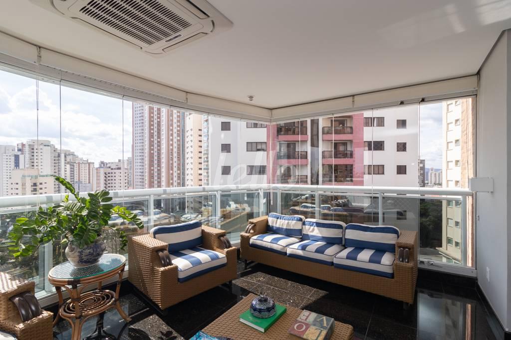 VARANDA - SALA de Apartamento à venda, Padrão com 257 m², 4 quartos e 5 vagas em Tatuapé - São Paulo