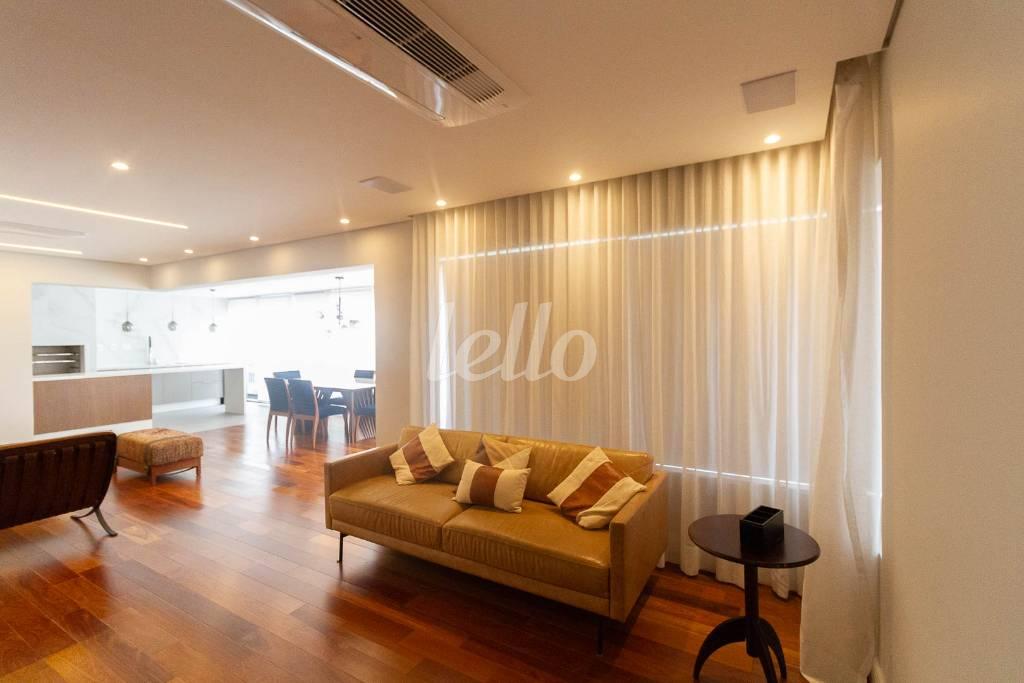 SALA de Apartamento para alugar, Padrão com 192 m², 3 quartos e 4 vagas em Campo Belo - São Paulo