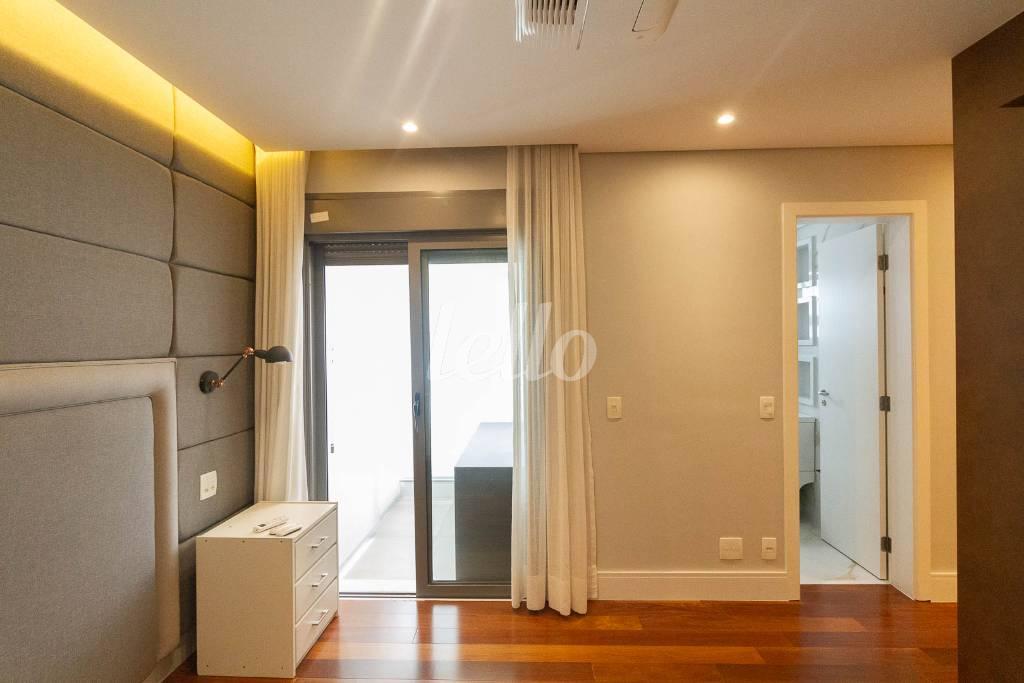 SUITE 1 de Apartamento para alugar, Padrão com 192 m², 3 quartos e 4 vagas em Campo Belo - São Paulo