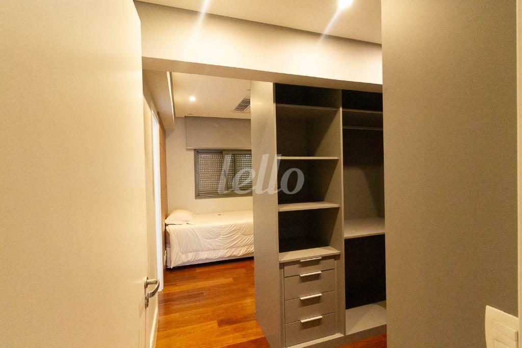SUITE 2 de Apartamento para alugar, Padrão com 192 m², 3 quartos e 4 vagas em Campo Belo - São Paulo