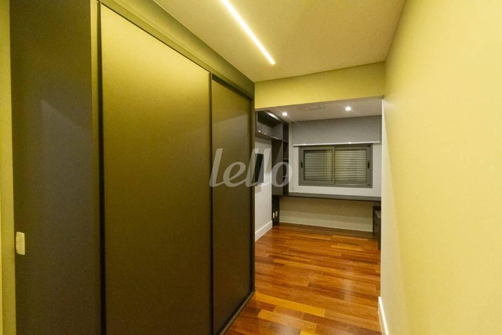 SUITE 3 de Apartamento para alugar, Padrão com 192 m², 3 quartos e 4 vagas em Campo Belo - São Paulo