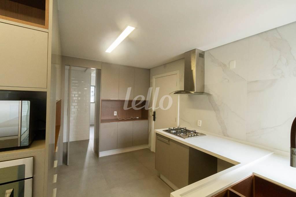 COZINHA de Apartamento para alugar, Padrão com 192 m², 3 quartos e 4 vagas em Campo Belo - São Paulo