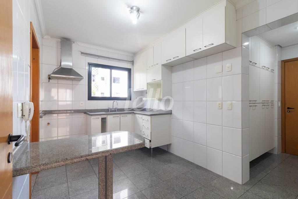 COZINHA de Apartamento à venda, Padrão com 120 m², 3 quartos e 3 vagas em Vila Regente Feijó - São Paulo