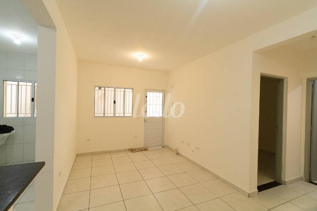 01SALA_003 de Casa para alugar, assobradada com 40 m², 1 quarto e em Parque Vitória - São Paulo