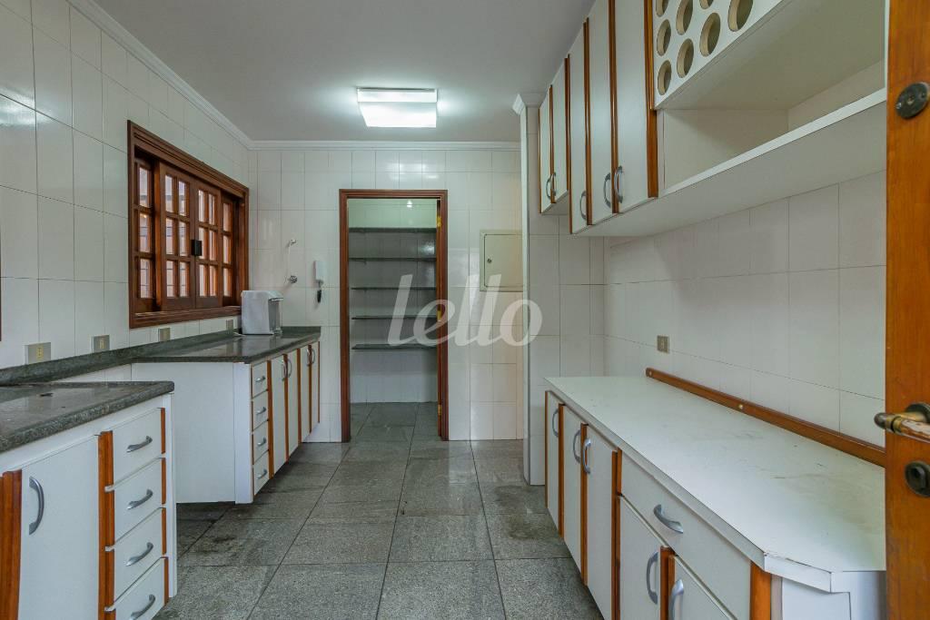 COZINHA de Casa para alugar, sobrado com 330 m², 6 quartos e 8 vagas em Vila Madalena - São Paulo