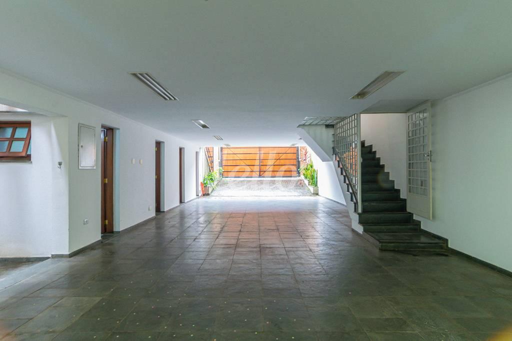 GARAGEM de Casa para alugar, sobrado com 330 m², 6 quartos e 8 vagas em Vila Madalena - São Paulo