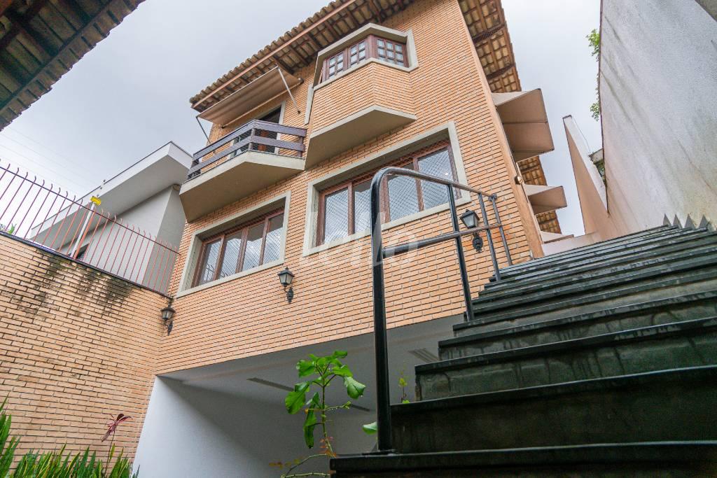 FACHADA de Casa para alugar, sobrado com 330 m², 6 quartos e 8 vagas em Vila Madalena - São Paulo