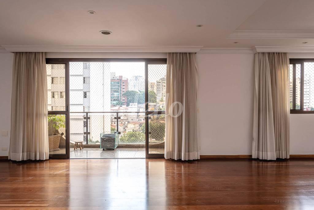 SALA de Apartamento para alugar, Padrão com 180 m², 3 quartos e 2 vagas em Santa Cecília - São Paulo