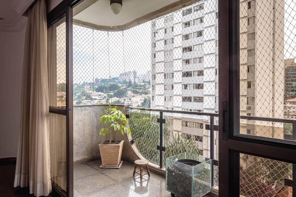 SACADA de Apartamento para alugar, Padrão com 180 m², 3 quartos e 2 vagas em Santa Cecília - São Paulo