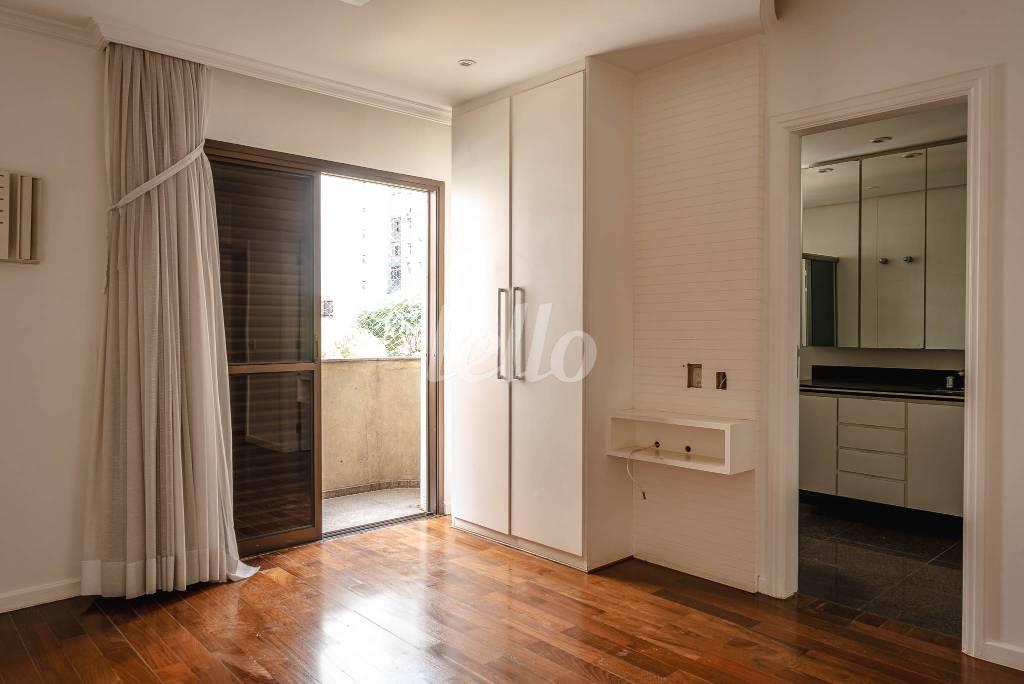 SUITE 1 de Apartamento para alugar, Padrão com 180 m², 3 quartos e 2 vagas em Santa Cecília - São Paulo