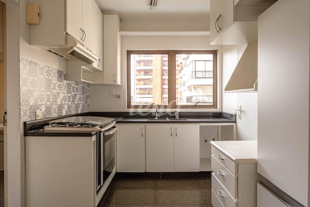 COZINHA de Apartamento para alugar, Padrão com 180 m², 3 quartos e 2 vagas em Santa Cecília - São Paulo