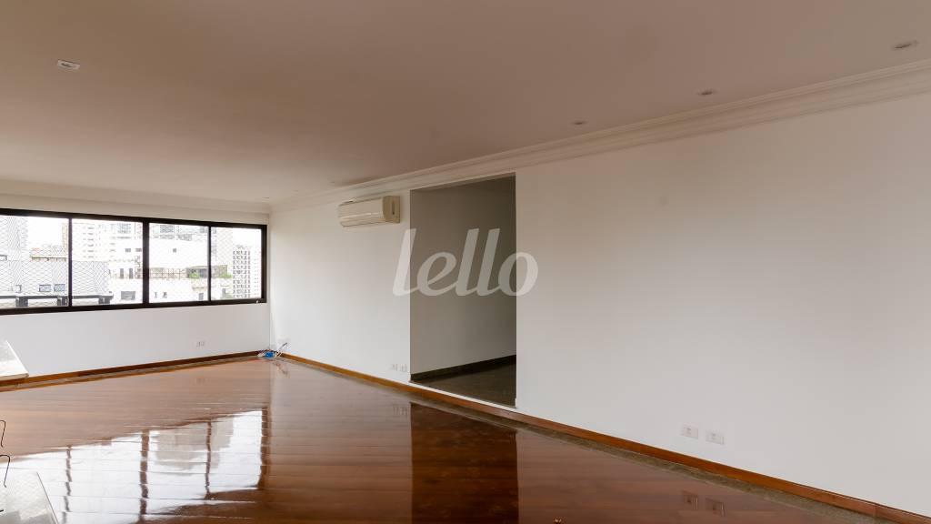 SALA de Apartamento para alugar, Padrão com 250 m², 4 quartos e 4 vagas em Planalto Paulista - São Paulo
