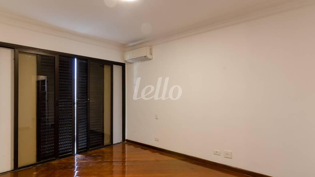 SUITE 1 de Apartamento para alugar, Padrão com 250 m², 4 quartos e 4 vagas em Planalto Paulista - São Paulo