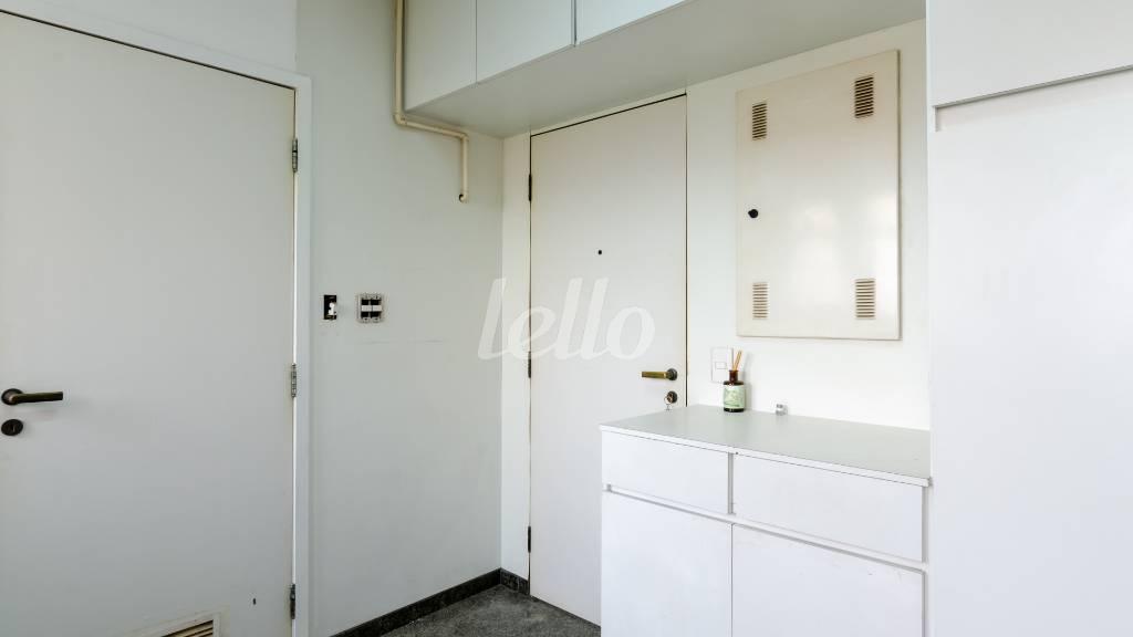 AREA DE SERVIÇO de Apartamento para alugar, Padrão com 250 m², 4 quartos e 4 vagas em Planalto Paulista - São Paulo