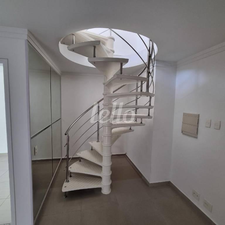 ESCADA de Apartamento à venda, cobertura - Padrão com 83 m², 1 quarto e 2 vagas em Casa Branca - Santo André