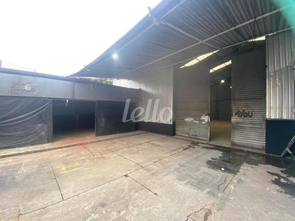 ÁREA EXTERNA de Galpão/Armazém para alugar, Padrão com 800 m², e 6 vagas em Vila Moraes - São Paulo