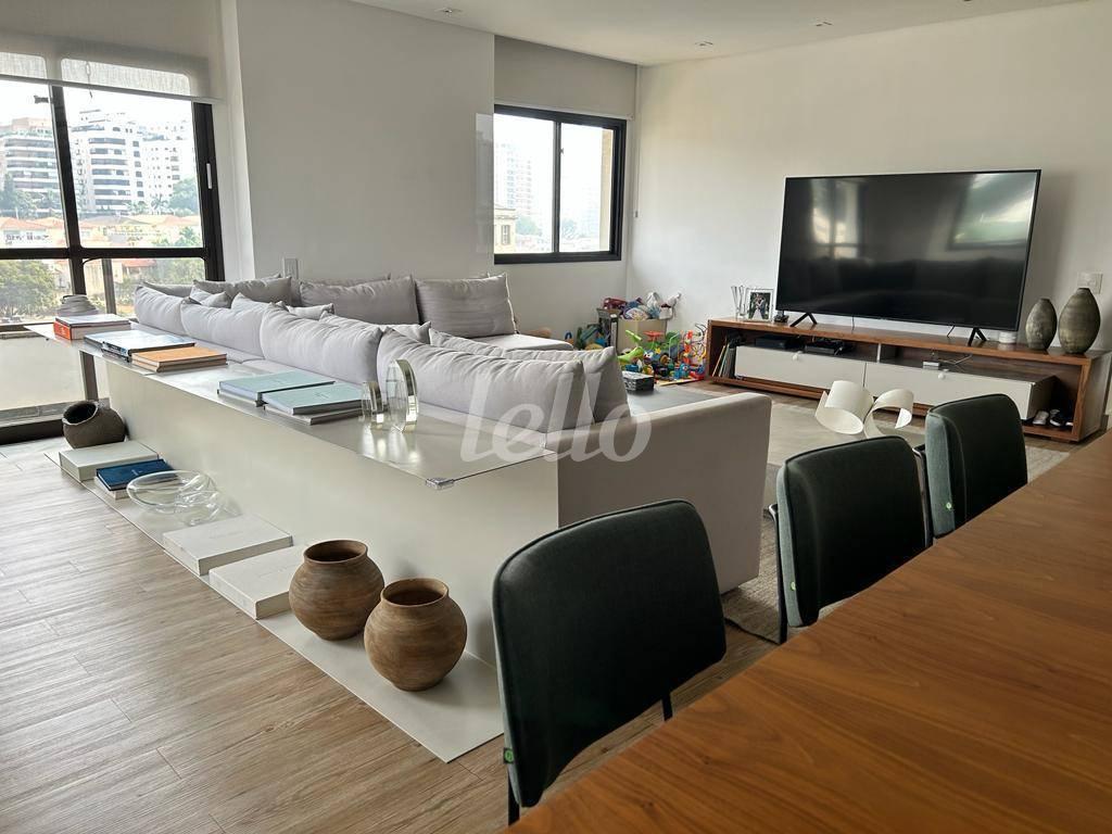 SALA de Apartamento para alugar, Padrão com 185 m², 2 quartos e 3 vagas em Santa Cecília - São Paulo
