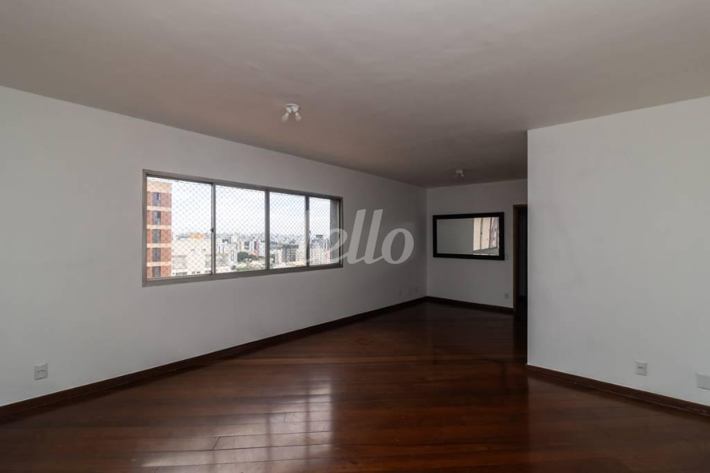 SALA de Apartamento à venda, Padrão com 120 m², 3 quartos e 2 vagas em Santo Antônio - São Caetano do Sul