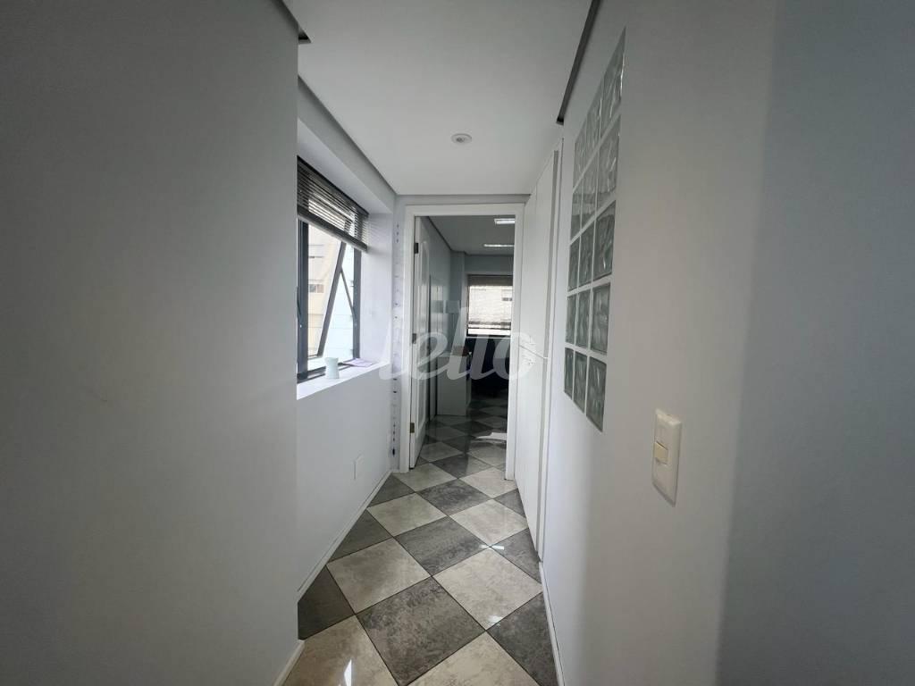 CORREDOR de Sala / Conjunto à venda, Padrão com 30 m², e 1 vaga em Liberdade - São Paulo